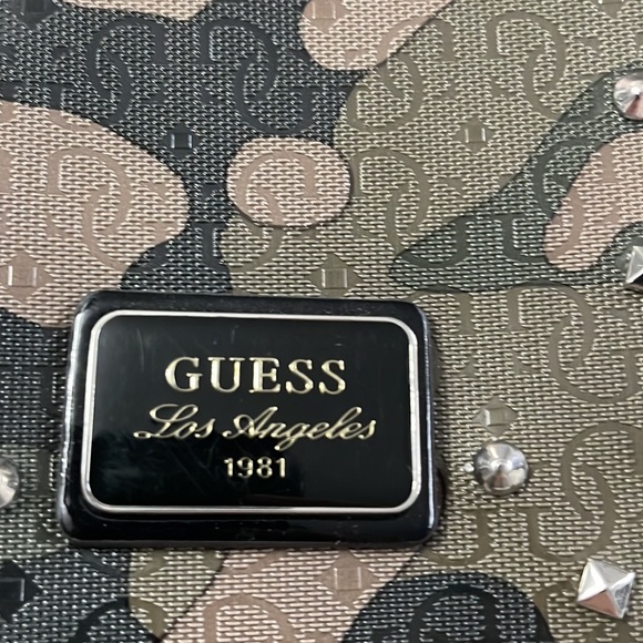Guess purse - Picture 3 of 4